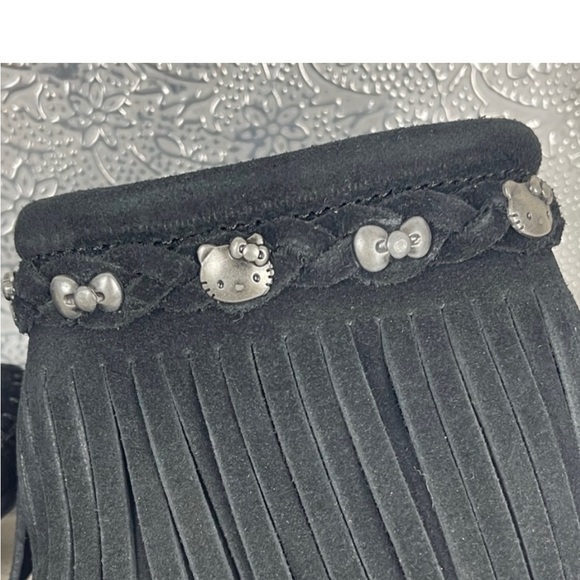 Minnetonka Hello Kitty Limited Edition Booties Black Suede Leather NWT SZ 6 Rare - Picture 3 of 6